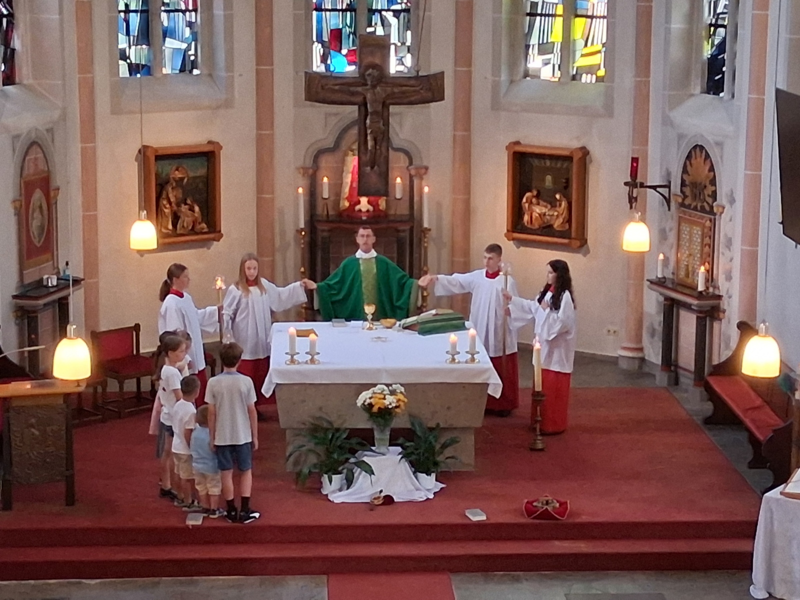 Pilger-Kinder am Altar Rosbach 2026