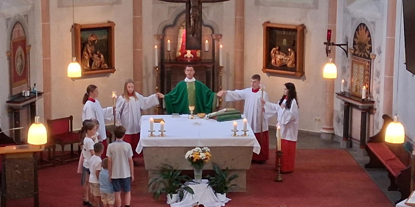 Pilger-Kinder am Altar Rosbach 2026