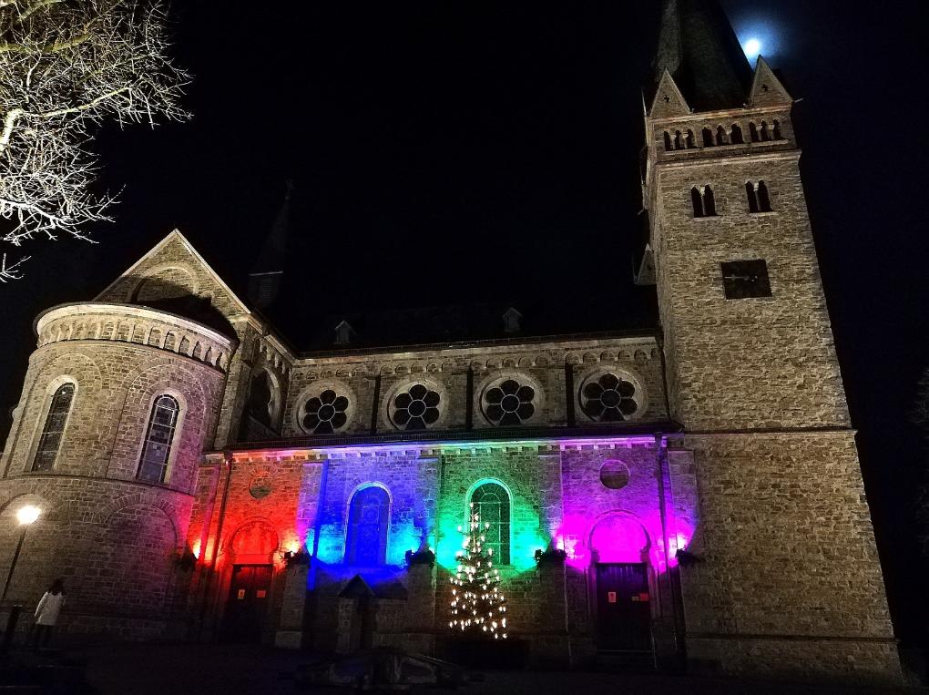 Advent-in-vier-Farben-Kirche.png