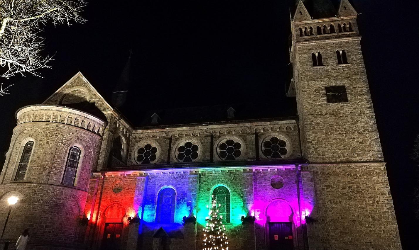 Advent-in-vier-Farben-Kirche.png