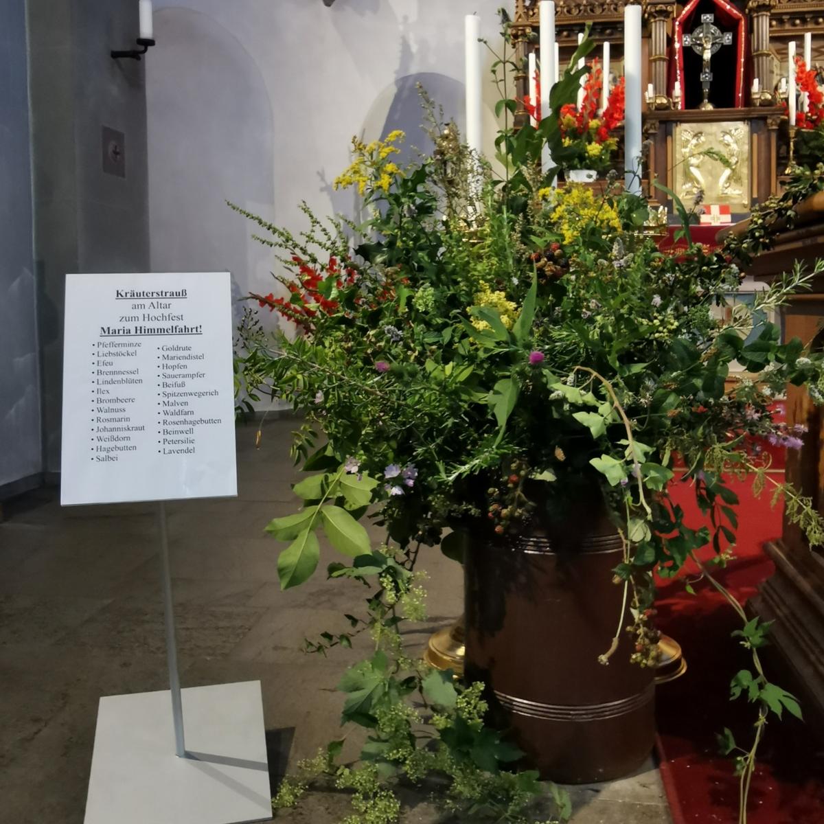 Blumengesteck zur Kreuterweihe (c) Seelsorgebereich Windeck Blumengesteck zur Kreuterweihe