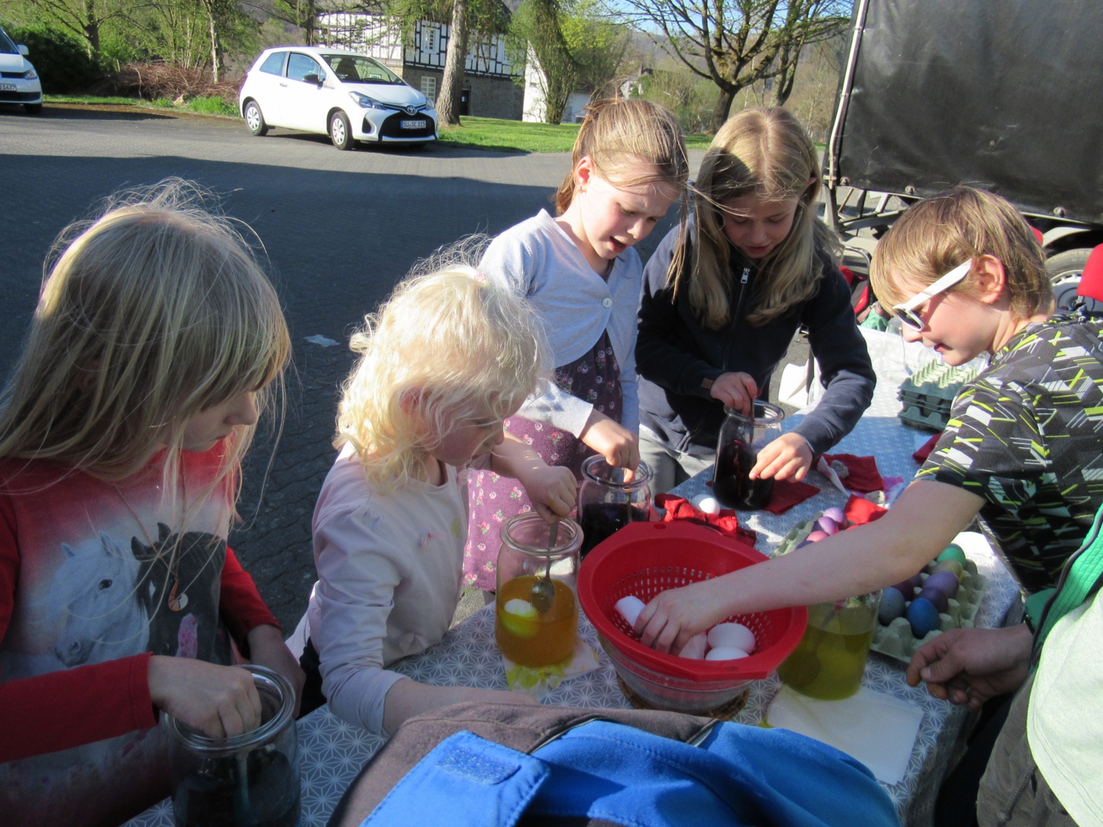04-15 Ostereier färben 4