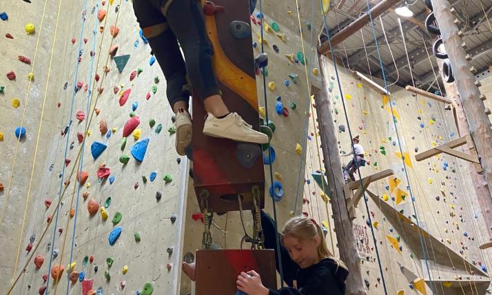 13 Nicht nur an der Wand wird geklettert