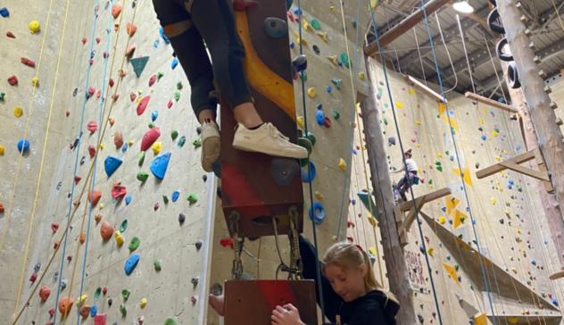 13 Nicht nur an der Wand wird geklettert