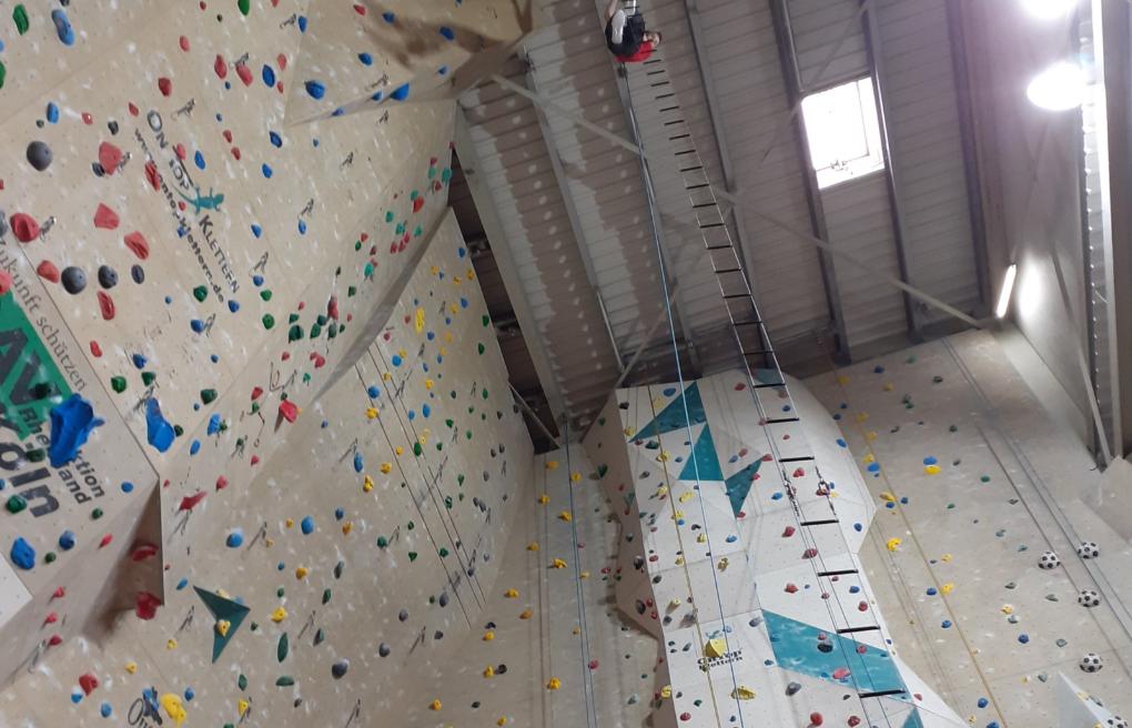 17 An der Strickleiter bis zur Decke