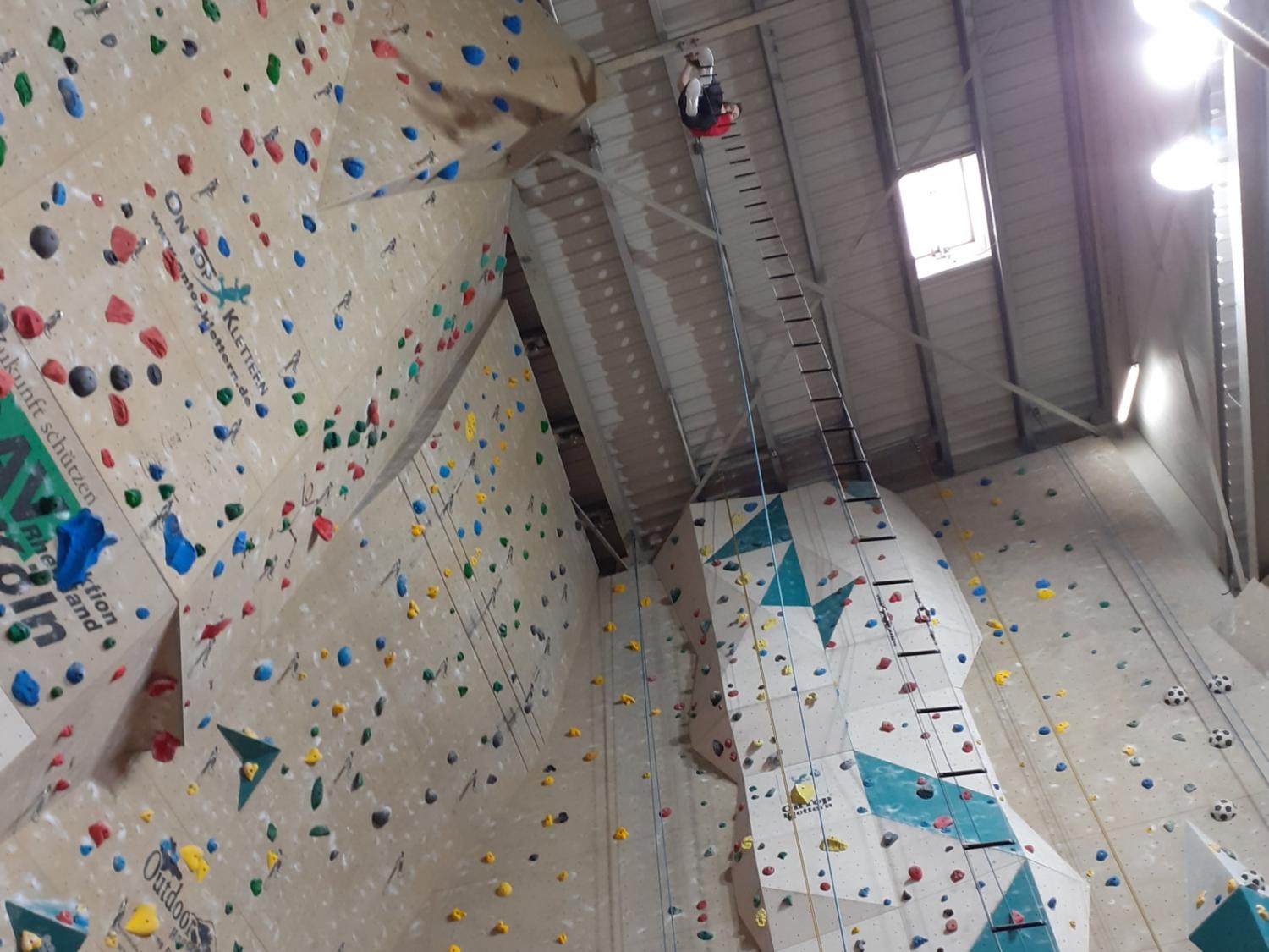 17 An der Strickleiter bis zur Decke