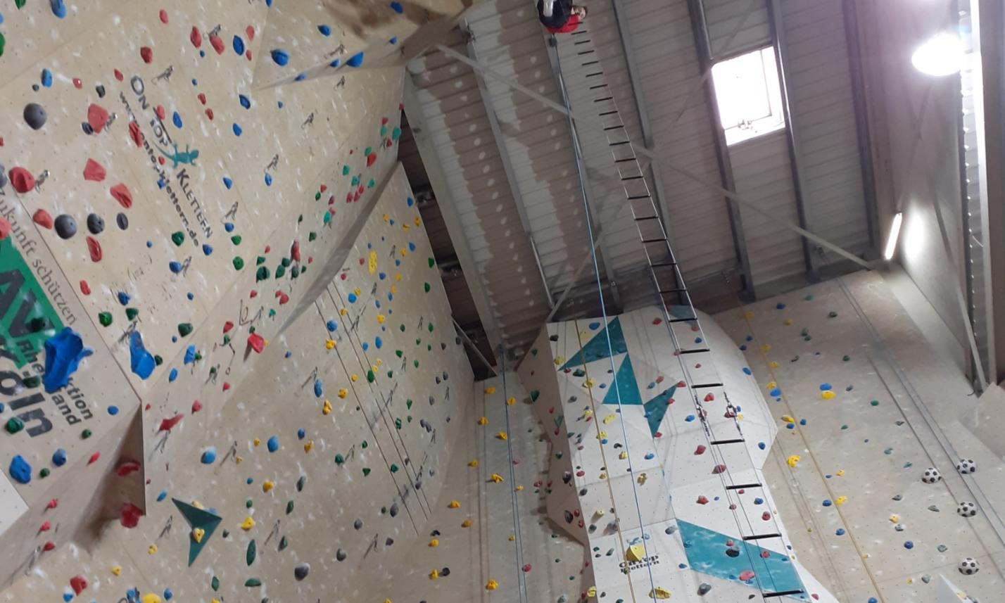 17 An der Strickleiter bis zur Decke