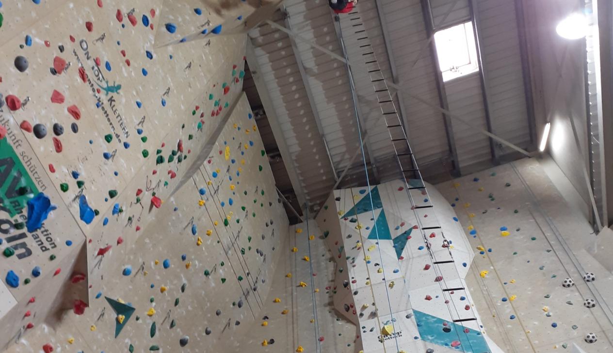 17 An der Strickleiter bis zur Decke