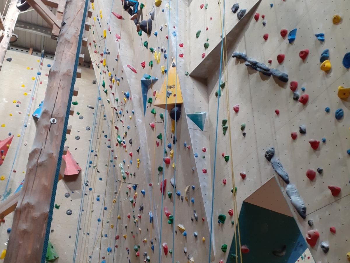 20 An Überhängen hoch