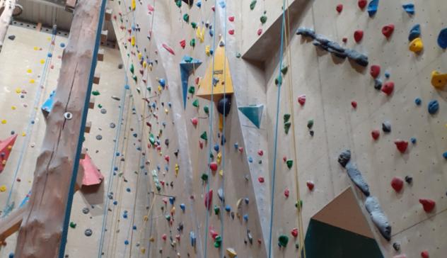 20 An Überhängen hoch