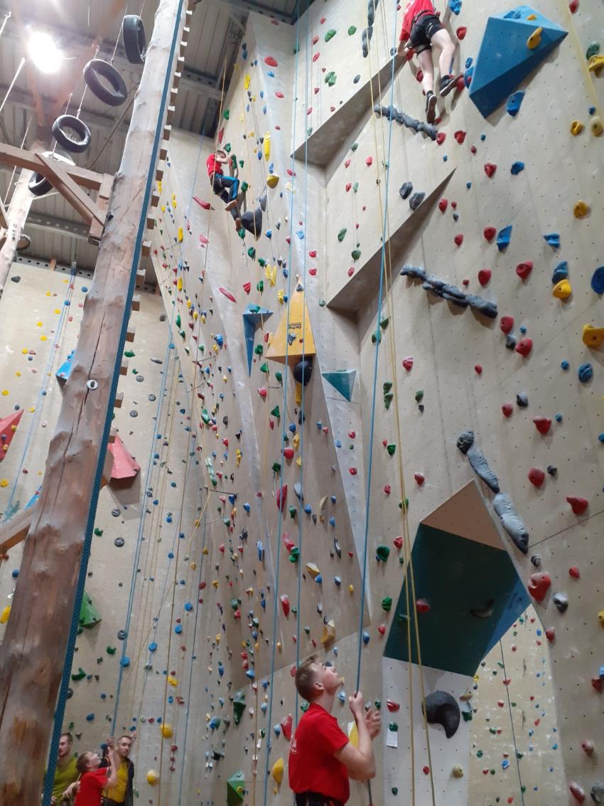 20 An Überhängen hoch