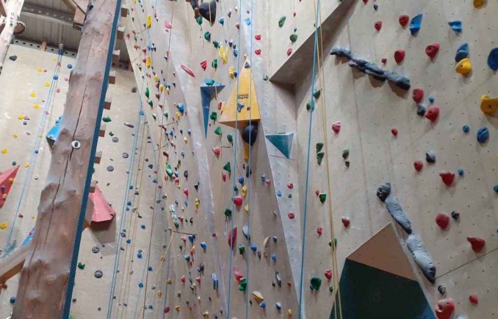 20 An Überhängen hoch