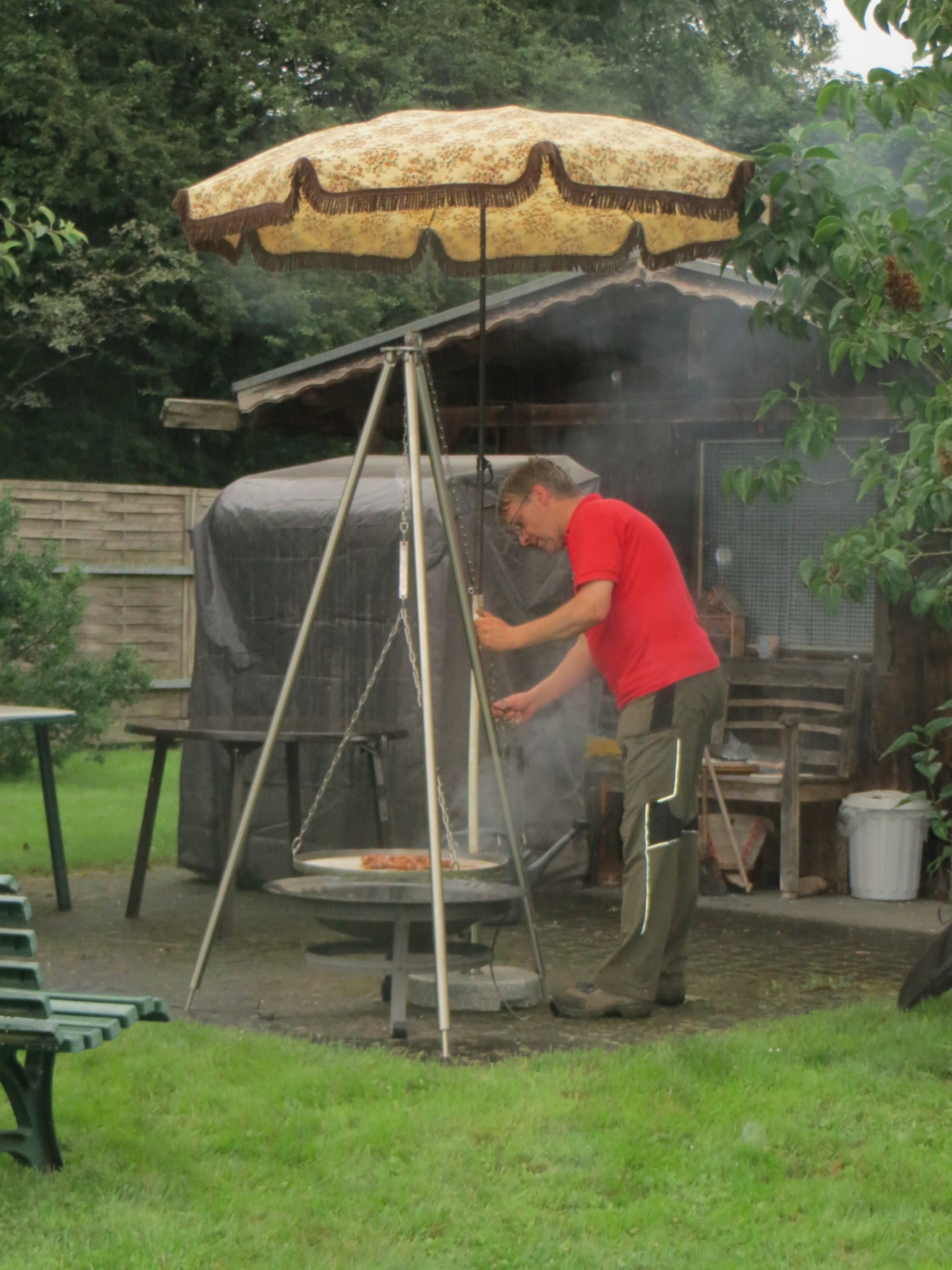 Grillen mit Sonnenschirm