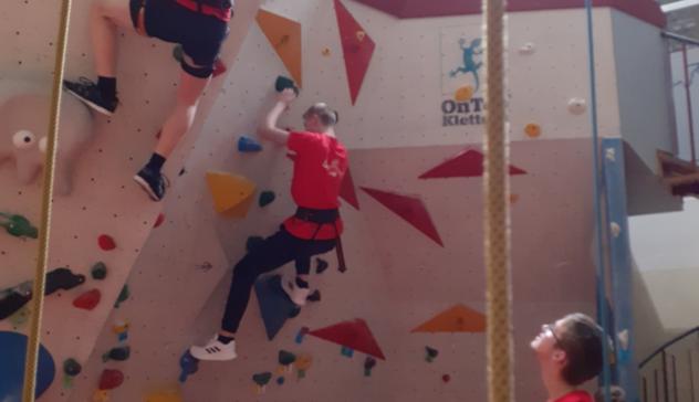 22 Zwischendurch etwas bouldern 1