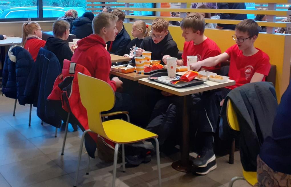 24 Abschluss Abendessen bei Mc Donald