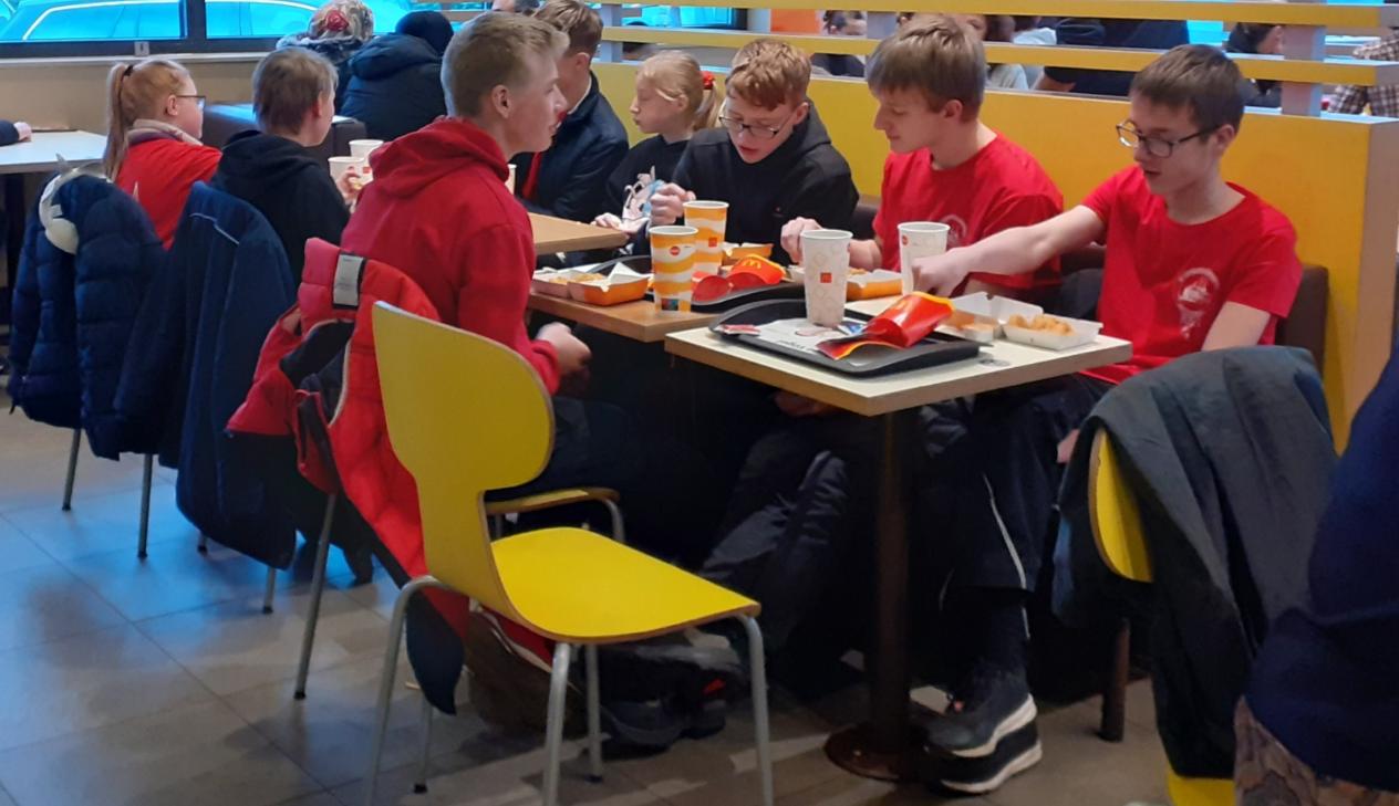 24 Abschluss Abendessen bei Mc Donald